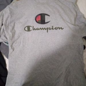 Champion tee size L